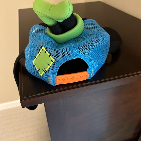 Goofy Character Hat with Ears - Picture 2 of 3